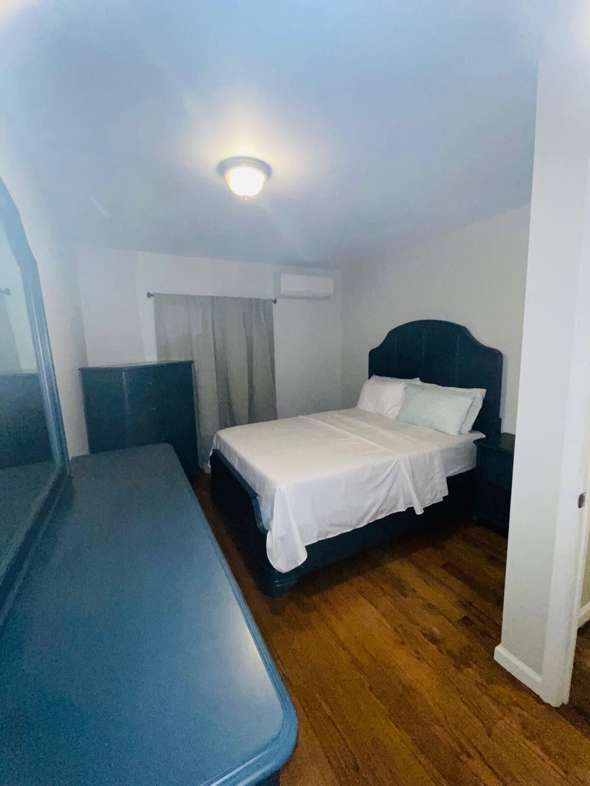 3 chambres, fer et planche à repasser, Wi-Fi, draps fournis