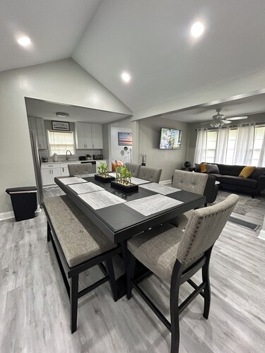 S.V. Hideaway on the Hill