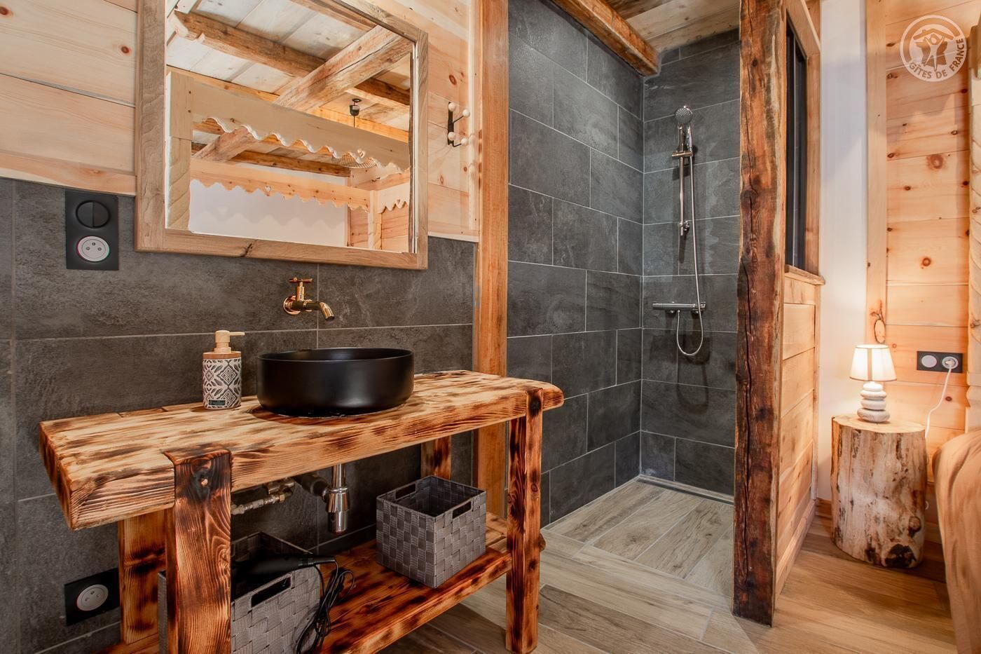 Douche, séchoir à cheveux
