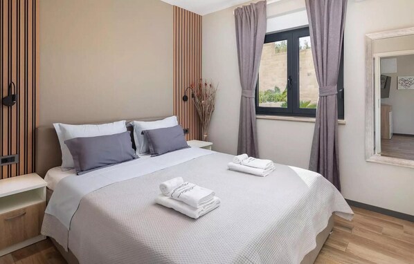 7 Schlafzimmer, Reisekinderbett, kostenloses WLAN, Bettwäsche