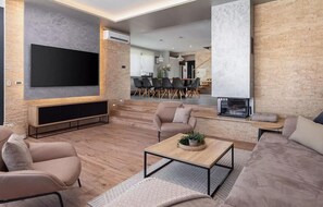Smart TV, chimenea, tenis de mesa y estéreo 