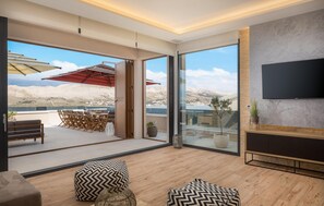 Smart-TV, peis, bordtennis og stereoanlegg