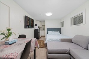 1 chambre, fer et planche à repasser, Wi-Fi, draps fournis