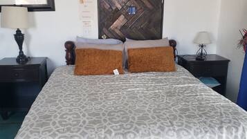 2 bedrooms, in-room safe, desk, iron/ironing board