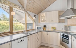 Fridge, stovetop, dishwasher, coffee/tea maker - Gorgeous home in Hemmet with kitchen (Hemmet)