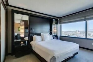 1 bedroom, iron/ironing board, WiFi, bed sheets - Vdara Suite w/ Paris, Sphere & Bellagio Views! (Paradise)
