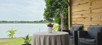 Lakefront - Private Dock - Fast WiFi-Ample Parking