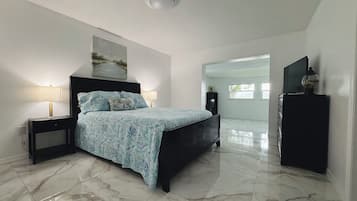 3 bedrooms, desk, iron/ironing board, free WiFi