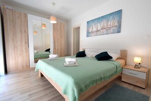 3 habitaciones, wifi gratis y ropa de cama