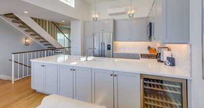 Sleek Oxnard Townhouse w/ Balconies: Walk to Beach