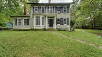 Weston Vacation Rental | 3BR | 2.5BA | 2,800 Sq Ft | Stairs Required