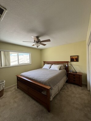 3 soverom, strykejern/-brett, wi-fi og sengetøy