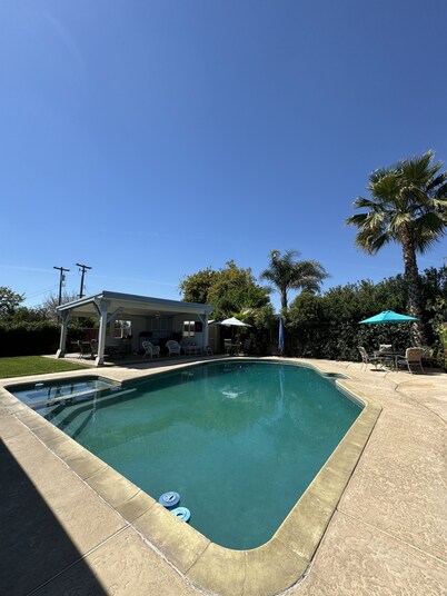 Family Sized home w/Pool, Pool table, ping pong & darts in a central location!