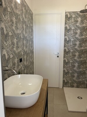 Doccia, asciugacapelli, bidet