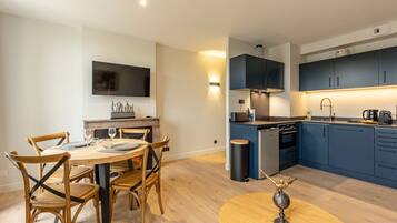 Refrigerador, microondas, horno, lavavajillas