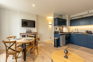 Réfrigérateur, micro-ondes, four, lave-vaisselle