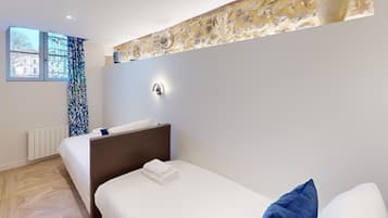 2 habitaciones, tabla de planchar con plancha, wifi y ropa de cama