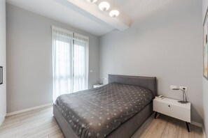 1 bedroom, desk, iron/ironing board, WiFi - The Funky Apartment | Free Parking by PikHost (Tirana)