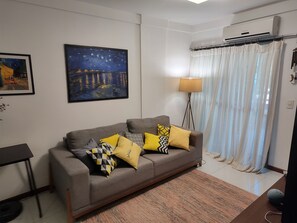 Superior Room, 1 Twin Bed, Courtyard View | Living room - Hostel for One: quarto e banheiro privativos (Vitoria)