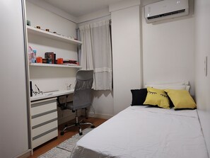 Superior Room, 1 Twin Bed, Courtyard View | Individually decorated, individually furnished, desk, laptop workspace - Hostel for One: quarto e banheiro privativos (Vitoria)