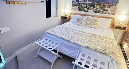 Luxury 1BR in Medellin Wi-Fi 600Mb, King Bed, Hot tub, Chimney, A/C
