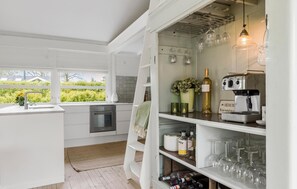 Fridge, stovetop, dishwasher, coffee/tea maker - Stunning home in Gilleleje with WiFi (Gilleleje)