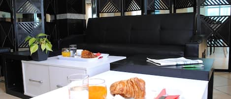Free daily buffet breakfast
