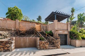 Property grounds - Downtown La Mesa gem (La Mesa)