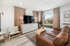 TV, offices - Downtown La Mesa gem (La Mesa)