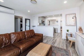 TV, offices - Downtown La Mesa gem (La Mesa)