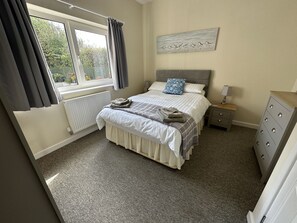 2 bedrooms, travel cot, Internet, bed sheets - Charming retreat – Near the Sea & Pendine Sands (Pendine)