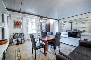 Interior - YiD studio with frescoes (Firenze)