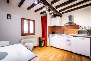 Refrigerador, microondas, parrilla de estufa y lavavajillas 