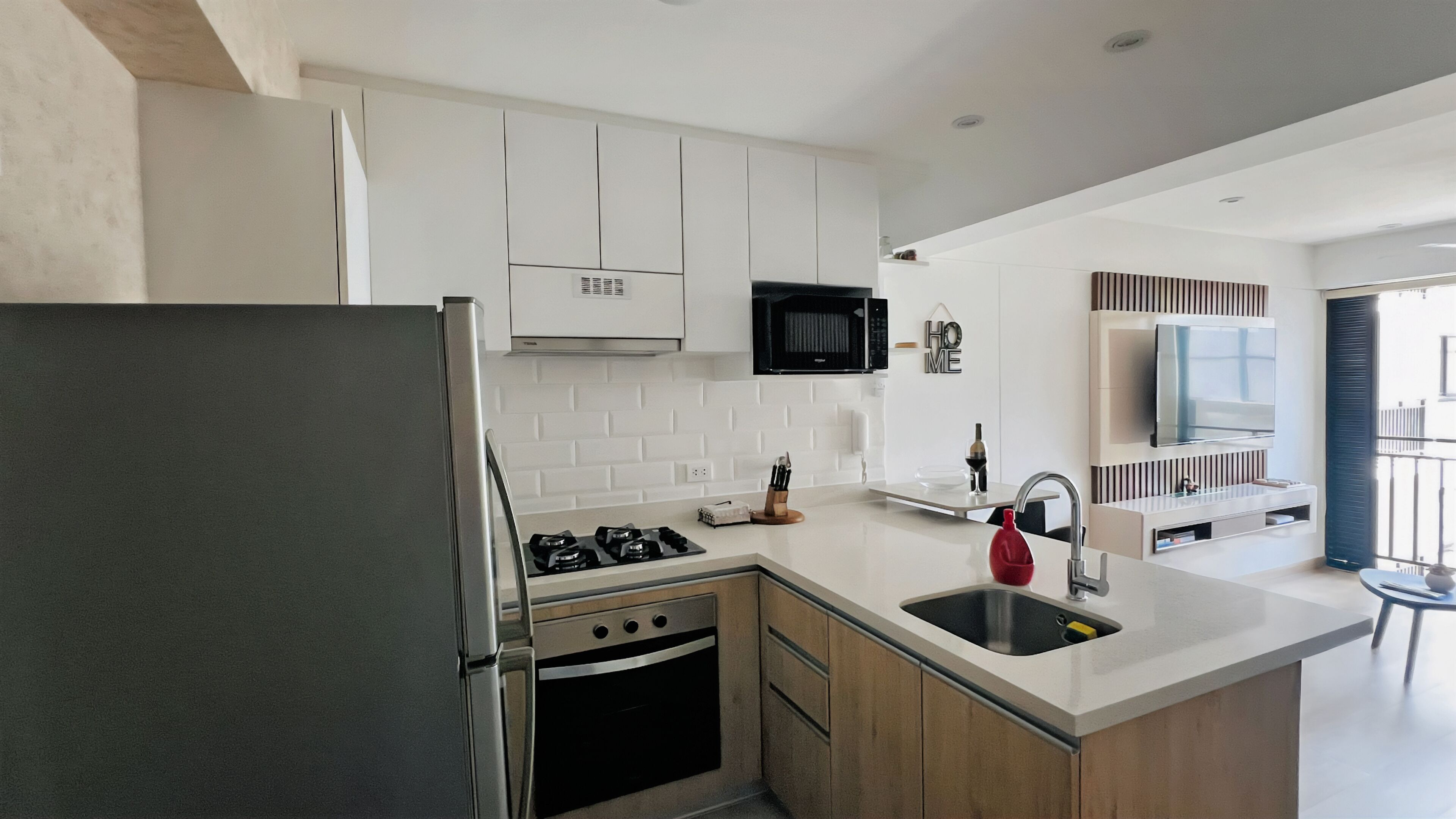 Refrigerador, microondas, horno y parrilla de estufa 