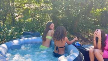 Bain à remous extérieur