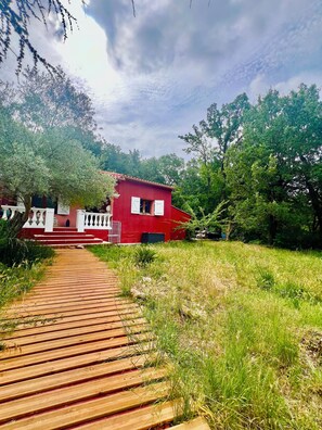 Property grounds - Villa Nichée au Cœur de la Provence à 20 Minutes de la mer (Évenos)