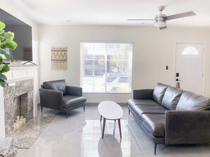 TV, offices - Central Charm in Hillcrest near Scripps Mercy (San Diego)