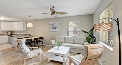 Seaside Serenity: 2BR, Walk to Beach & Restaurants!