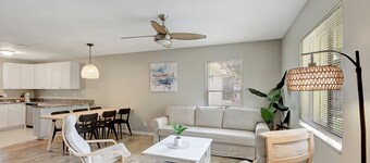 Seaside Serenity: 2BR, Walk to Beach & Restaurants!