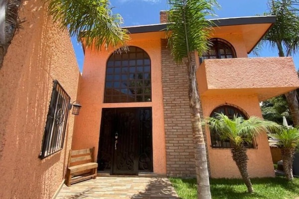 6 Bedrooms with/5 full Jr Master suite Bathrooms + 1/2 bathroom in Kitchen area.