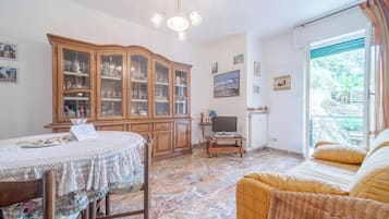 Comfort Apartment | Living area | Flat-screen TV
