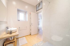 Bathroom - Bright Apartment A Few Steps From Via Garibaldi (Genoa)