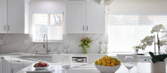 Orchard Oasis: Pool Table|King Beds|En Suite Baths|Garage & Driveway Parking