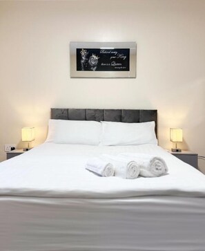 3 bedrooms, iron/ironing board, WiFi, bed sheets - Full Home in Heywood Street near Cheetham Hill (Cheetham Hill)