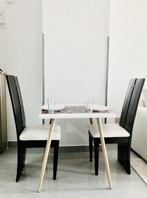 Dining - Cozy, spacious 1 bedroom apartment in Lavington (Nairobi)