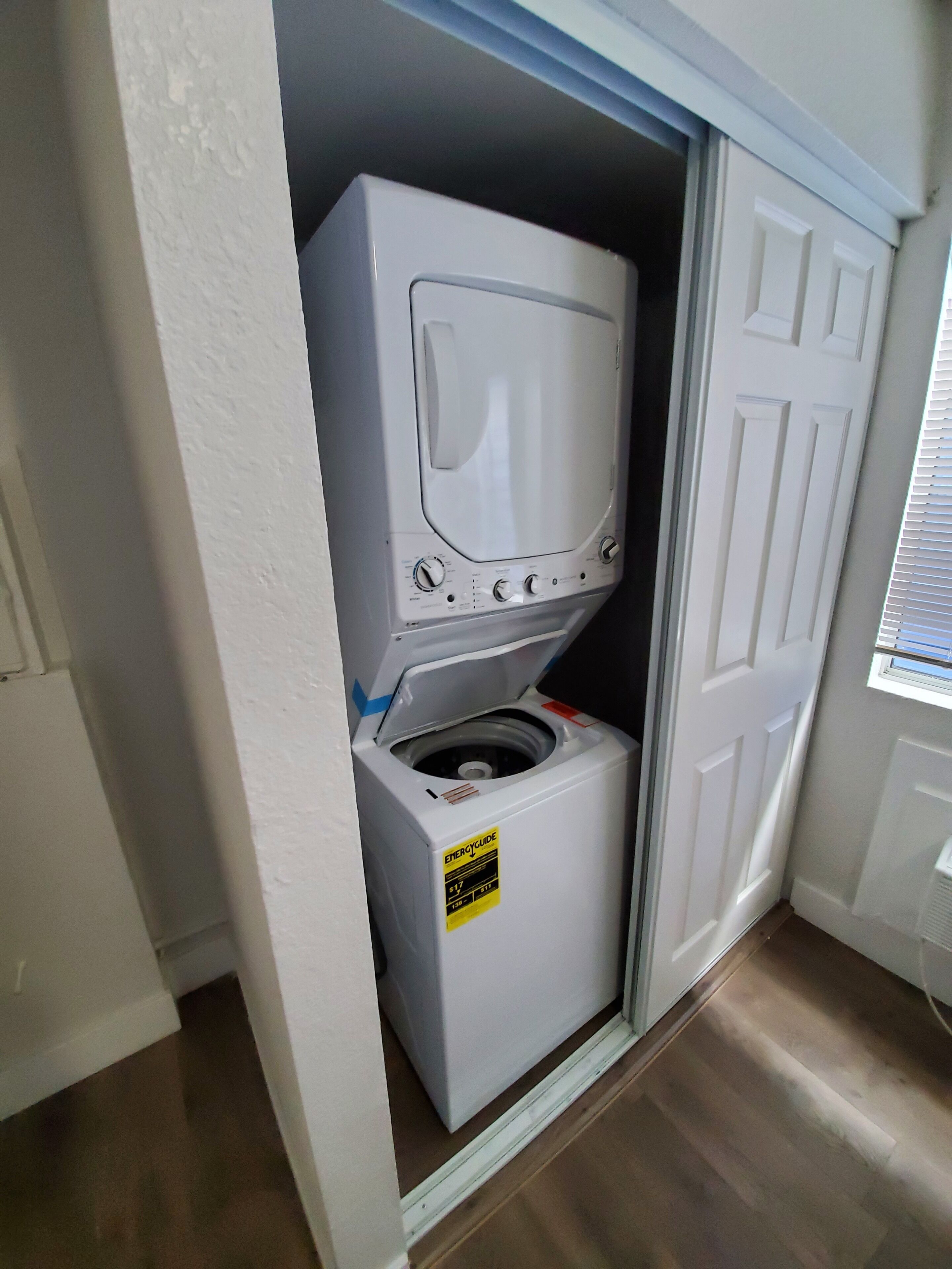 Quiet, centrally located 2 BR house just minutes from Napa, SF, Bay, and more!!!