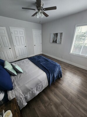 2 bedrooms, WiFi, bed sheets - Quiet, centrally located 2 BR house just minutes from Napa, SF, Bay, and more!!! (Vallejo)
