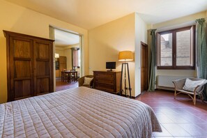 1 habitación, tabla de planchar con plancha y wifi 