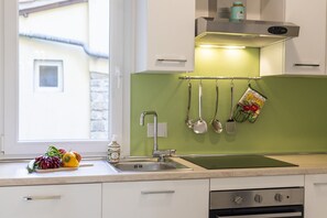 Kühlschrank, Ofen, Herdplatte, Geschirrspüler