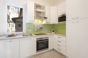 Kühlschrank, Ofen, Herdplatte, Geschirrspüler